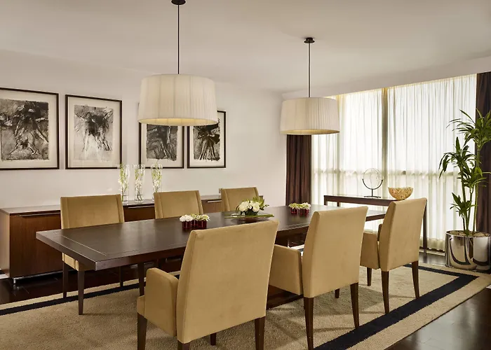 Sheraton & Отель Порту